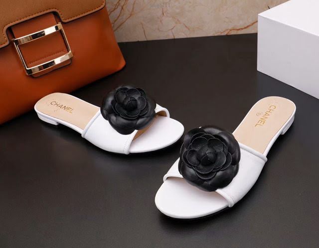 Chanel女鞋 香奈兒2020新款 山茶花平底拖鞋 黑花白色  naq1111