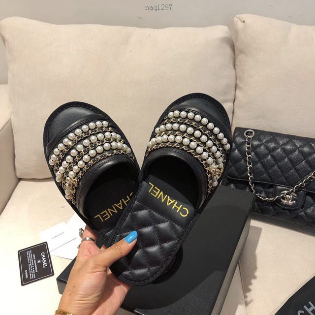 Chanel女鞋 香奈兒專櫃同步春夏季新款 珍珠鏈條雙c裝飾涼拖鞋  naq1297