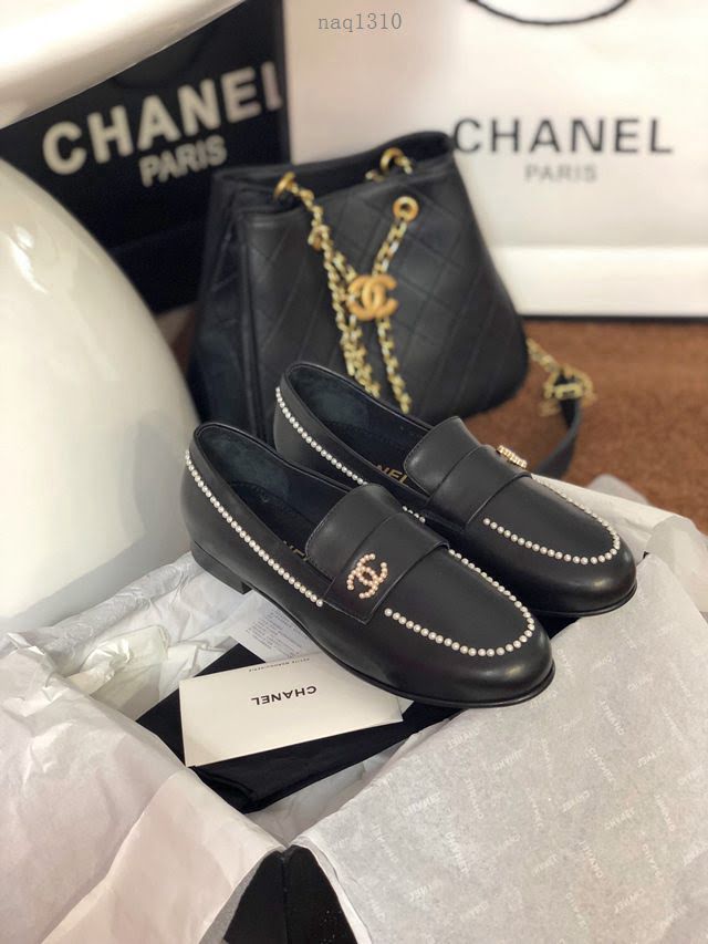 Chanel女鞋 香奈兒2020春夏頂級涼鞋系列 大扣小珍珠 Chanel爆款休閒女單皮鞋  naq1310