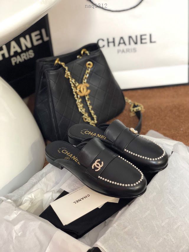 Chanel女鞋 香奈兒2020春夏頂級涼鞋系列 大扣小珍珠 Chanel爆款休閒女單皮鞋  naq1312