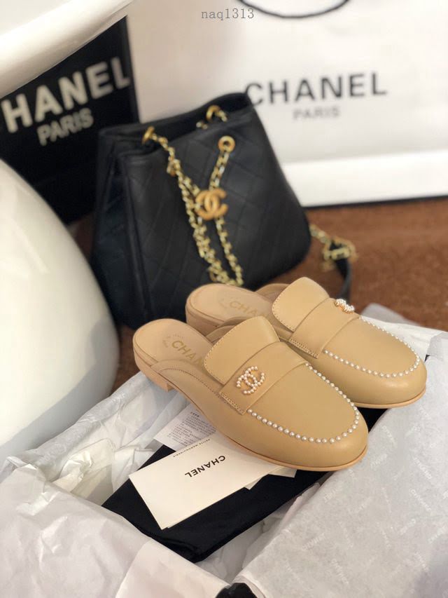 Chanel女鞋 香奈兒2020春夏頂級涼鞋系列 大扣小珍珠 Chanel爆款休閒女單皮鞋  naq1313