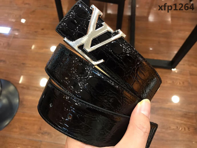 路易威登LV 2019春夏新款 頂級頭層高光鱷魚紋牛皮 不銹鋼扣 男士皮帶  xfp1264