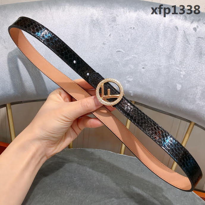 FENDI芬迪 19開春新款 細皮帶 F微標形狀帶扣 白色錦蛇皮 女款皮帶 帶扣裱有白色水鑽  xfp1338