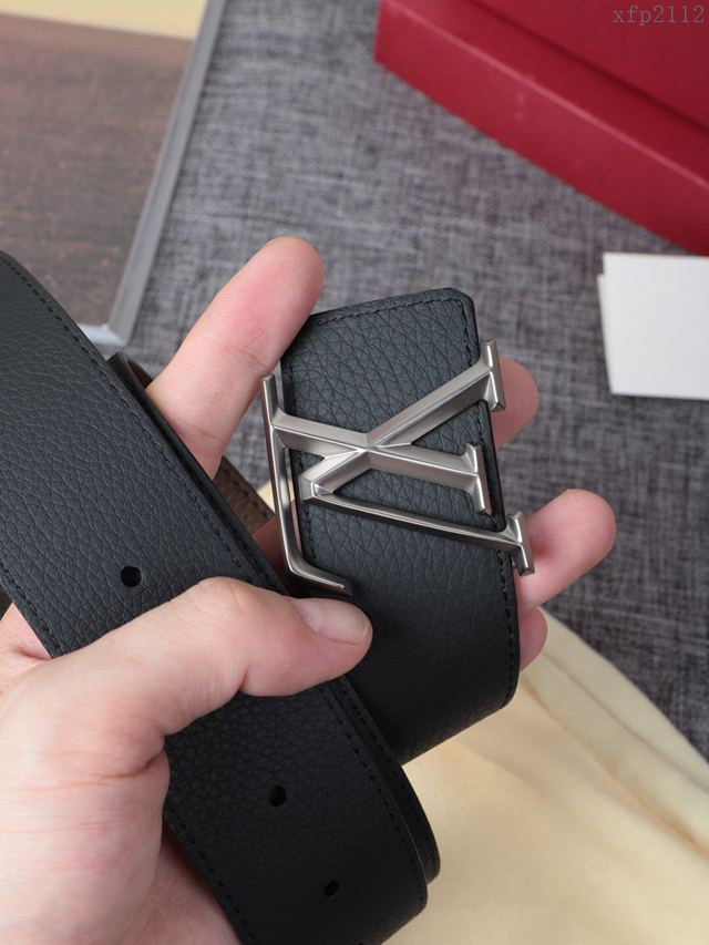 LV皮帶 經典LV腰帶系列 路易威登壓紋牛皮男士腰帶  xfp2112