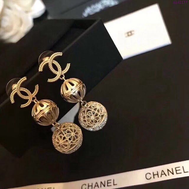 Dior飾品 迪奧經典熱銷款 星球儀珍珠大小球耳釘  zgd1177