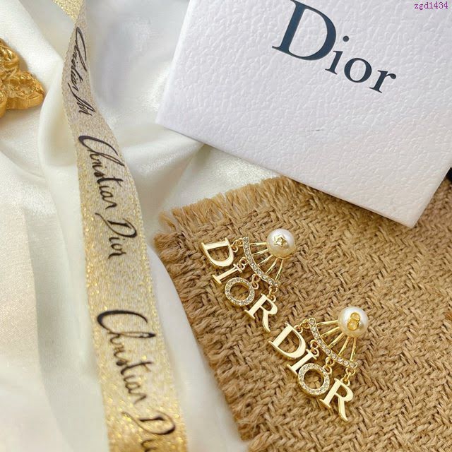 Dior飾品 迪奧經典熱銷款Dior字母珍珠925銀針耳釘耳環  zgd1434