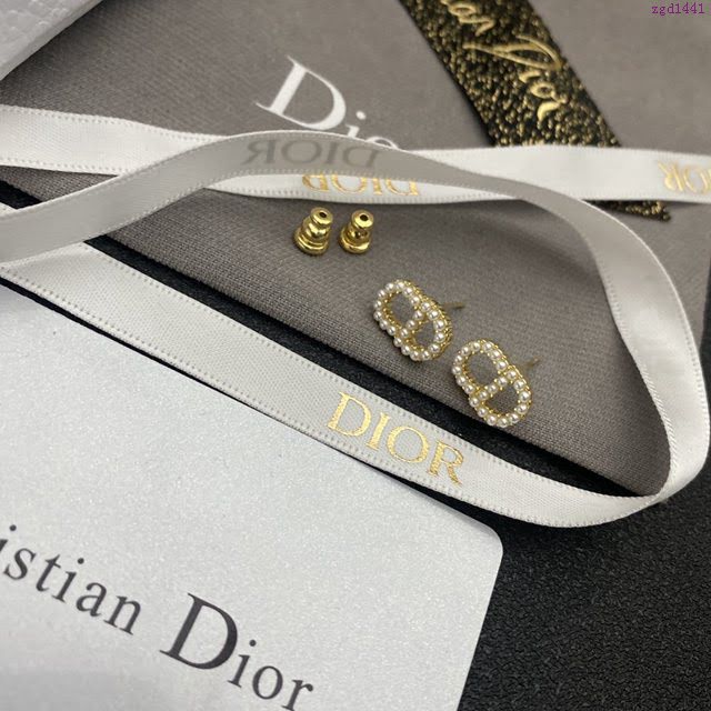 Dior飾品 迪奧經典熱銷款金色鑲嵌珍珠925銀針耳釘耳環  zgd1441