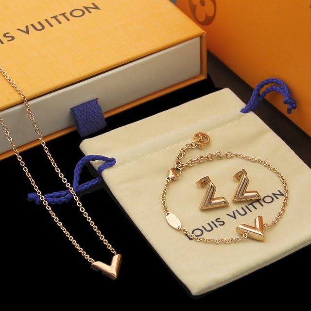 Louis Vuitton新款飾品 路易威登字母v項鏈手鏈耳環套裝 LV簡約字母手鏈鎖骨鏈耳釘  zglv1974