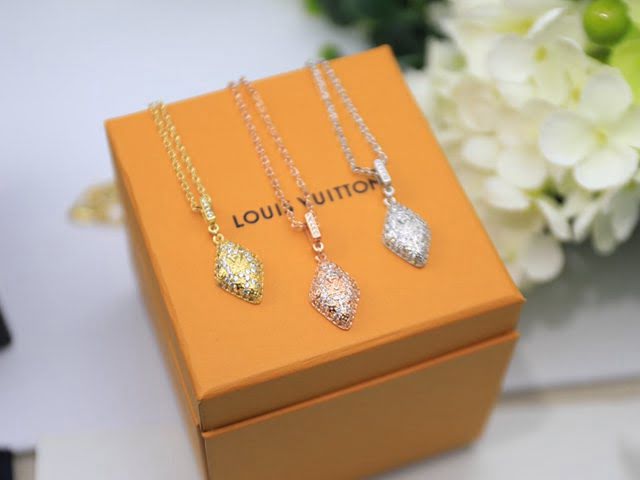 Louis Vuitton新款飾品 路易威登扇形滿鑽項鏈鎖骨鏈 LV玫瑰金銀色金色項鏈  zglv2130