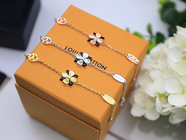Louis Vuitton新款飾品 路易威登四葉草可調節手鏈 LV玫瑰金銀色金色手鏈  zglv2131