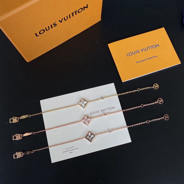 Louis Vuitton新款飾品 路易威登經典單花手鏈 LV天然白貝母四葉草手鏈  zglv2137