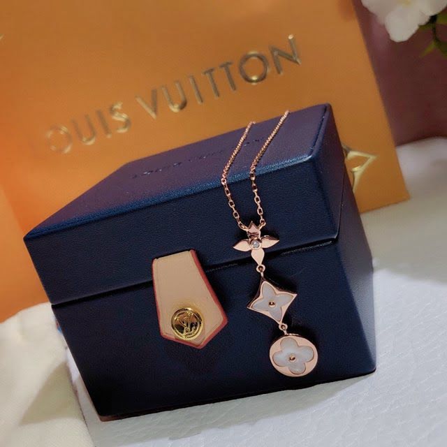 Louis Vuitton新款飾品 路易威登經典三花項鏈 LV天然白貝母四葉草鎖骨鏈  zglv2139