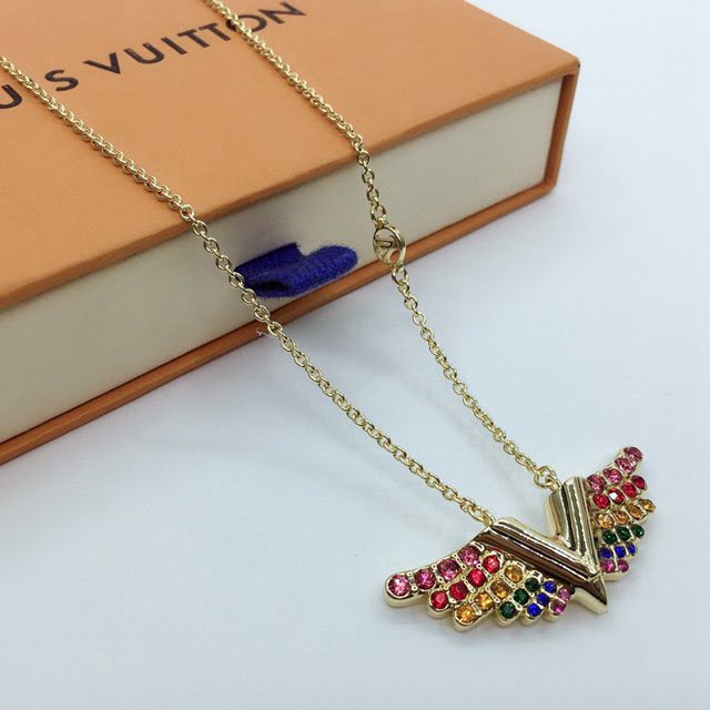 Louis Vuitton新款飾品 路易威登字母v天使彩鑽項鏈 LV女士金色鎖骨鏈  zglv2188
