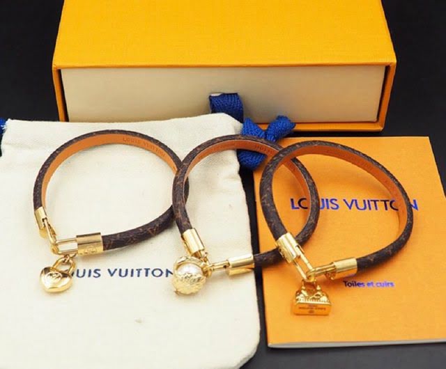 Louis Vuitton新款飾品 路易威登老花皮手繩手環 LV珍珠心形方包圓包手鐲  zglv2207
