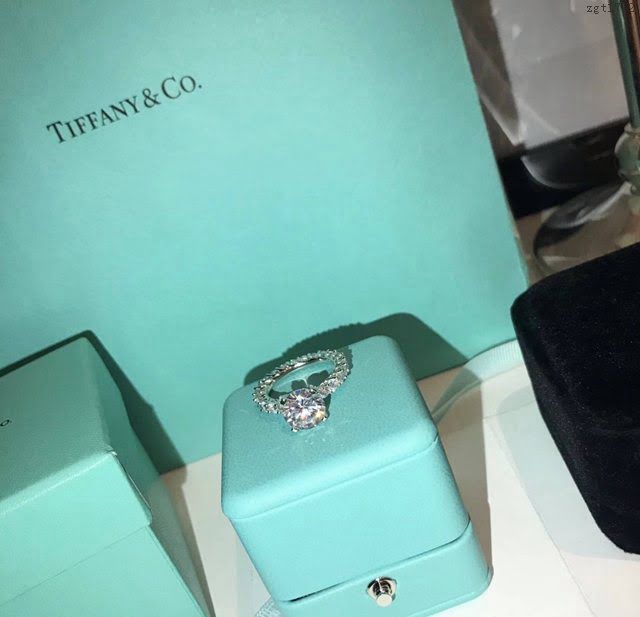 Tiffany純銀飾品 蒂芙尼女士專櫃爆款四爪鑽戒 Tiffany925純銀微鑲八心八箭戒指  zgt1732