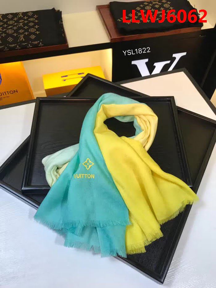路易威登LV專櫃VIP 限量版暗紋LV提花羊絨披肩 LLWJ6062