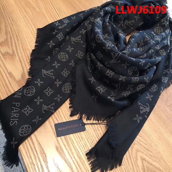路易威登LV2018專櫃最新款 暗提花燙鑽圍巾 LLWJ6109