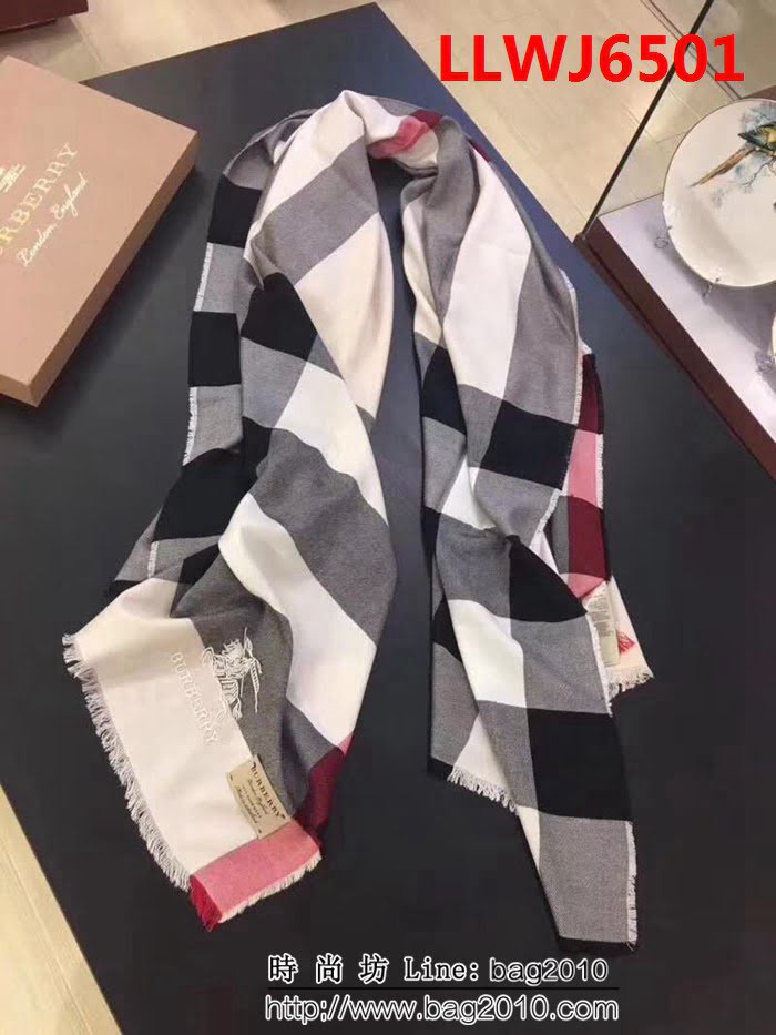 BURBERRY巴寶莉專櫃款 經典大格鑽石紋山羊絨圍巾 LLWJ6501