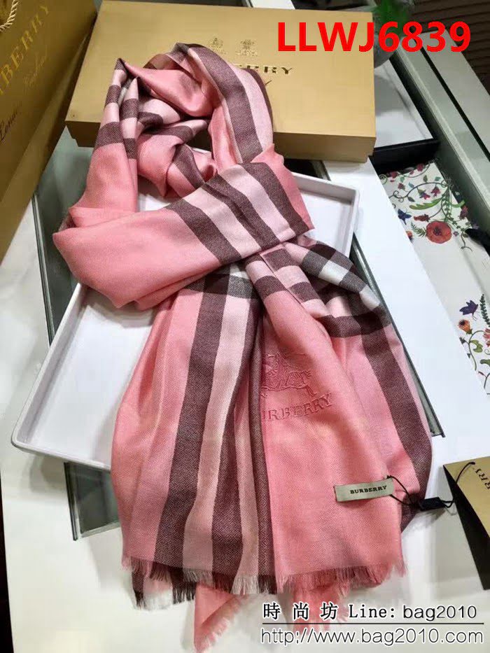 BURBERRY巴寶莉經典格 鑽石紋羊毛圍巾  LLWJ6839