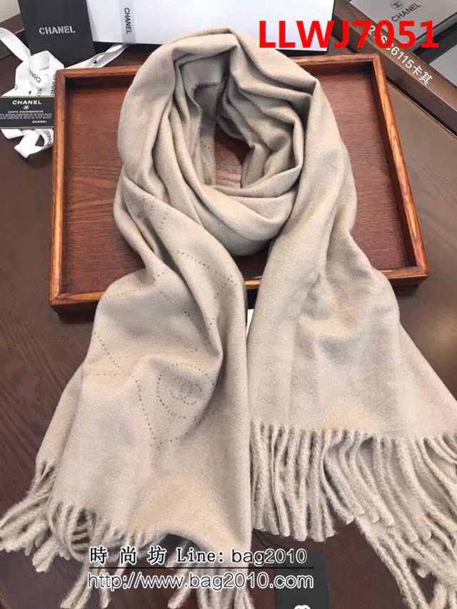 CHANEL香奈兒最新款 燙鑽logo羊絨圍巾 2YSC6115 LLWJ7051