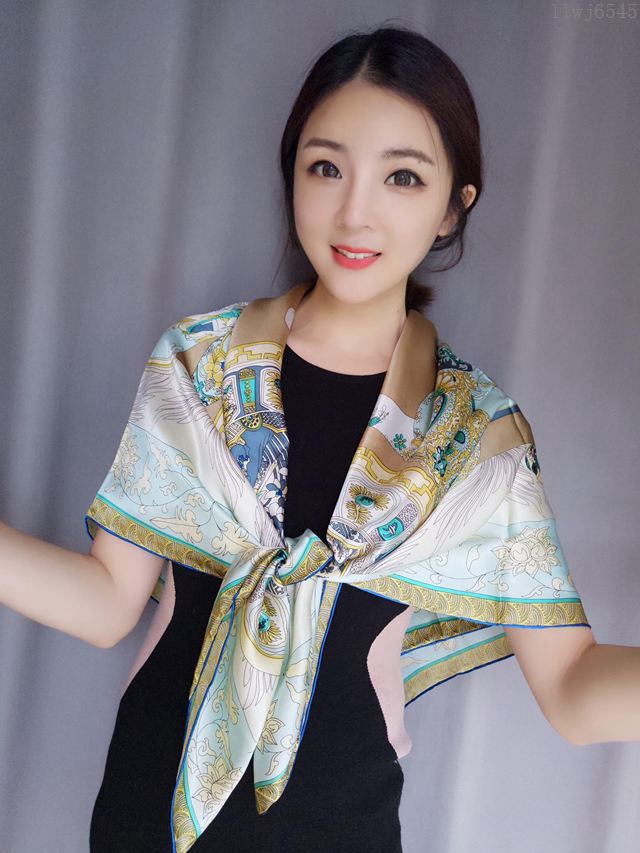HERMES圍巾 愛馬仕專櫃新品 真絲緞面燙金大方巾  llwj6545