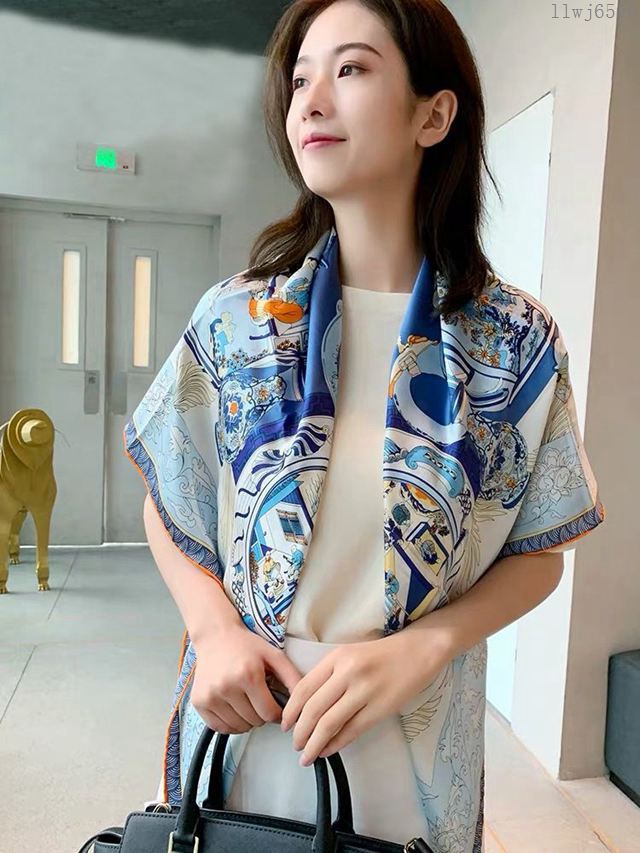 HERMES圍巾 愛馬仕專櫃新品 真絲緞面燙金大方巾  llwj6546