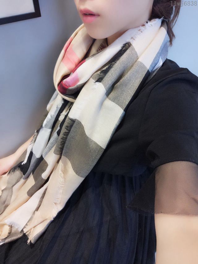 Burberry圍巾 四面散須bulingbuling系列 巴寶莉經典格羊絨披肩 女士羊絨圍巾  llwj6838