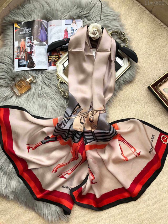 HERMES圍巾 戰馬風情 最火爆的款式 愛馬仕專櫃新品真絲緞面長巾 HERMES女絲巾  llwj6927