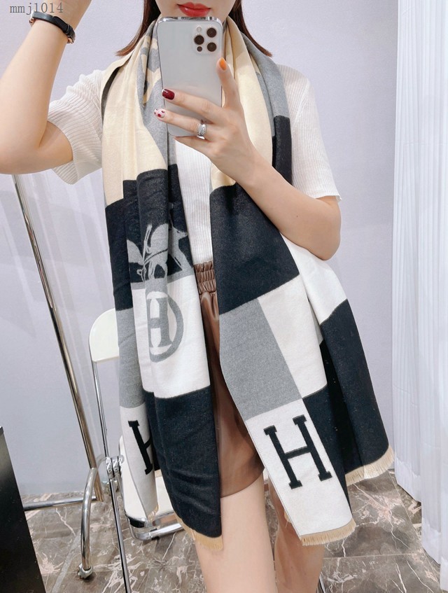 Hermes2021新款圍巾 愛馬仕經典馬拉車圖案女士圍巾披肩  mmj1014