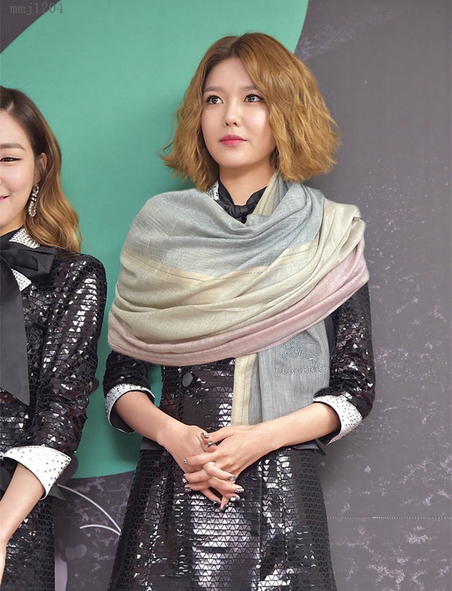Burberry女士羊絨圍巾披肩 巴寶莉2021新款經典格圍巾  mmj1204