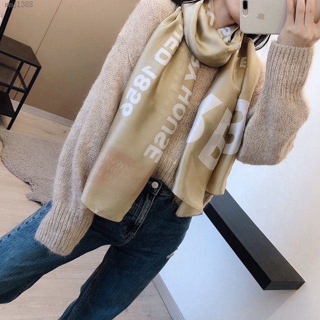 Burberry春款系列爆款絲巾 巴寶莉2021新款圍巾披肩  mmj1388