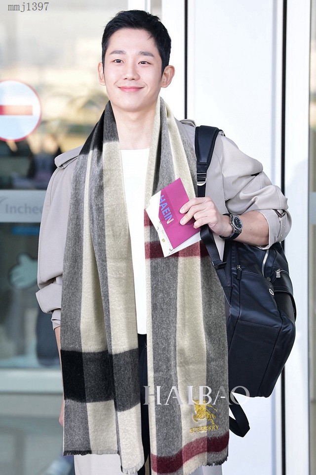 Burberry海外專櫃最新男士女士情侶羊羔毛圍巾 巴寶莉2021新款圍巾  mmj1397