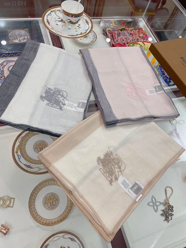Burberry專櫃同步超薄羊絨格子披肩 巴寶莉2021早秋經典巴格羊絨披肩圍巾  mmj1494