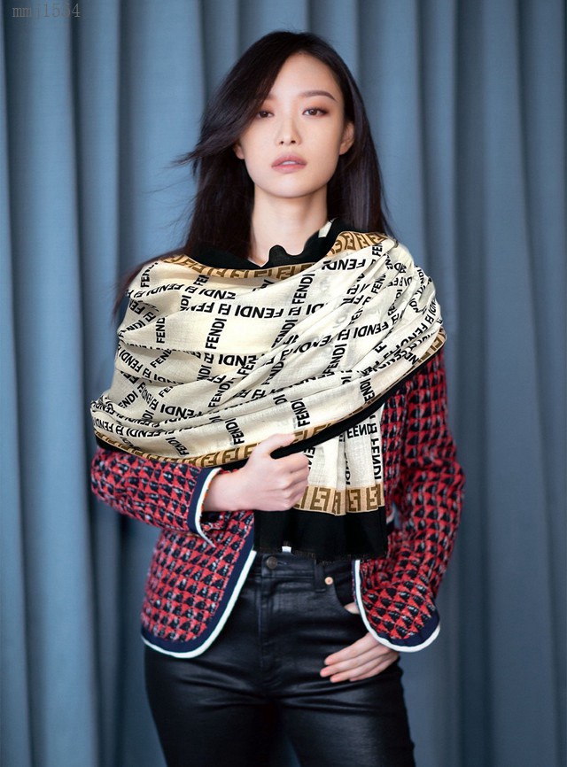 FENDI百搭款女士印花長巾 芬迪2021最新款頂級羊絨圍巾  mmj1554