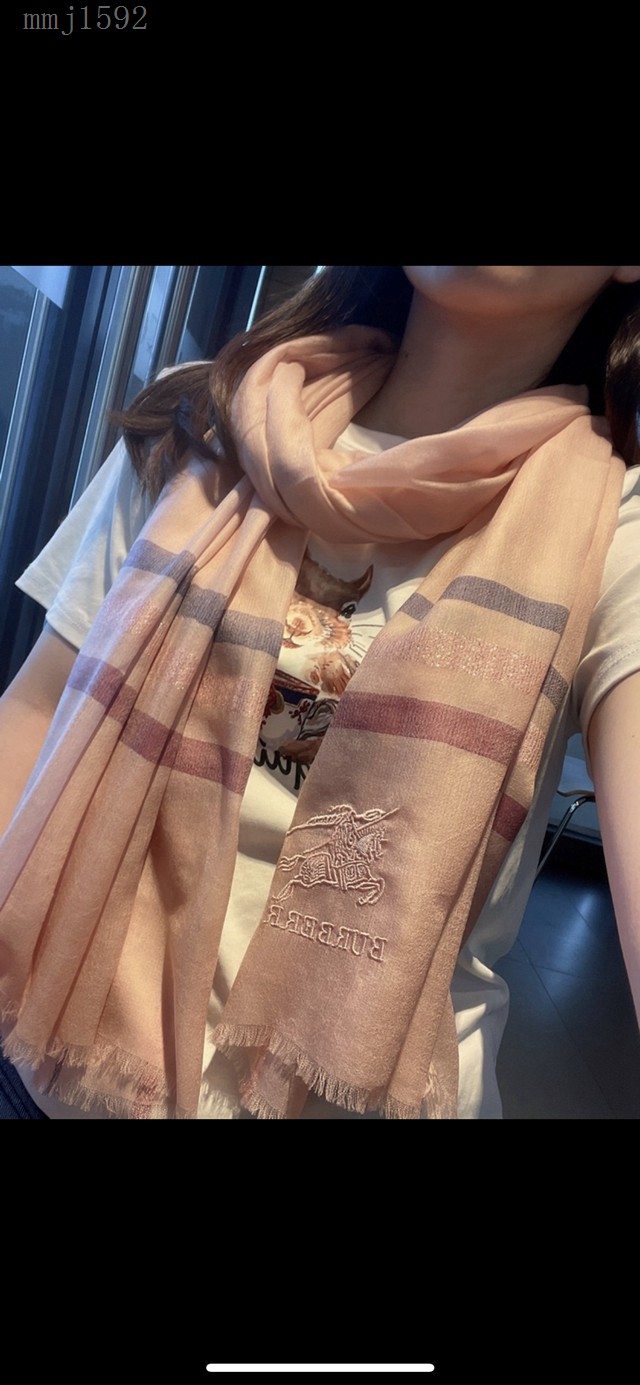 Burberry新品經典巴格羊絨圍巾 巴寶莉2021新款小格紋女士圍巾  mmj1592