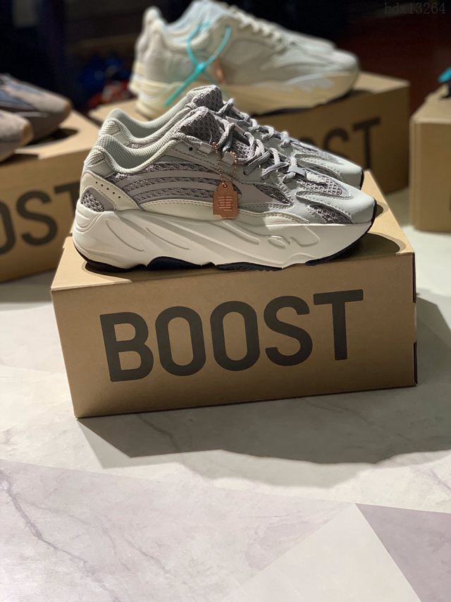 Adidas鞋 阿迪達斯真標巴斯夫真爆 侃爺椰子700 Adidas椰子鞋 男女同款  hdx13264