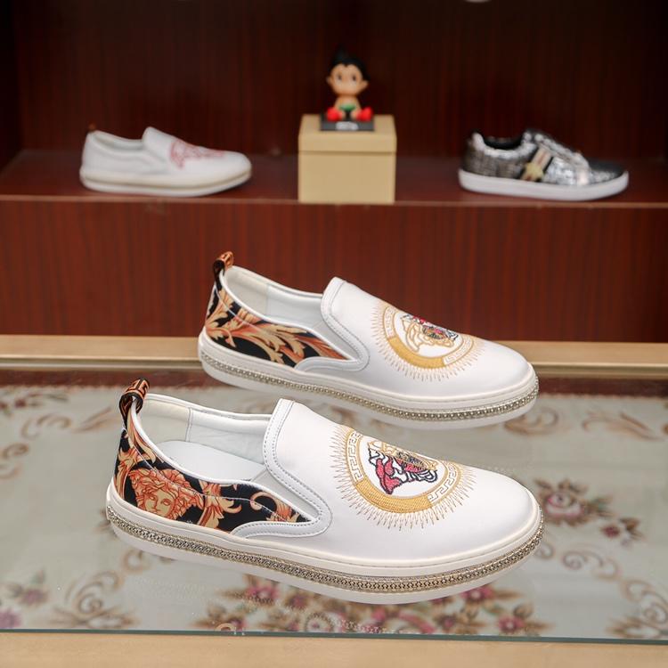 VERSACE男鞋 範思哲休閒鞋 專櫃品質 牛皮鞋面 刺繡瓦薩琪人頭 時尚潮鞋  jpx1960