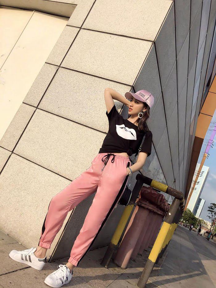 Chanel香奈兒 法國專櫃同步新款 2019新款 圓領 亮片繡花T恤 鬆緊腰 哈倫褲套裝 撞色緞面收腳褲  xly1375