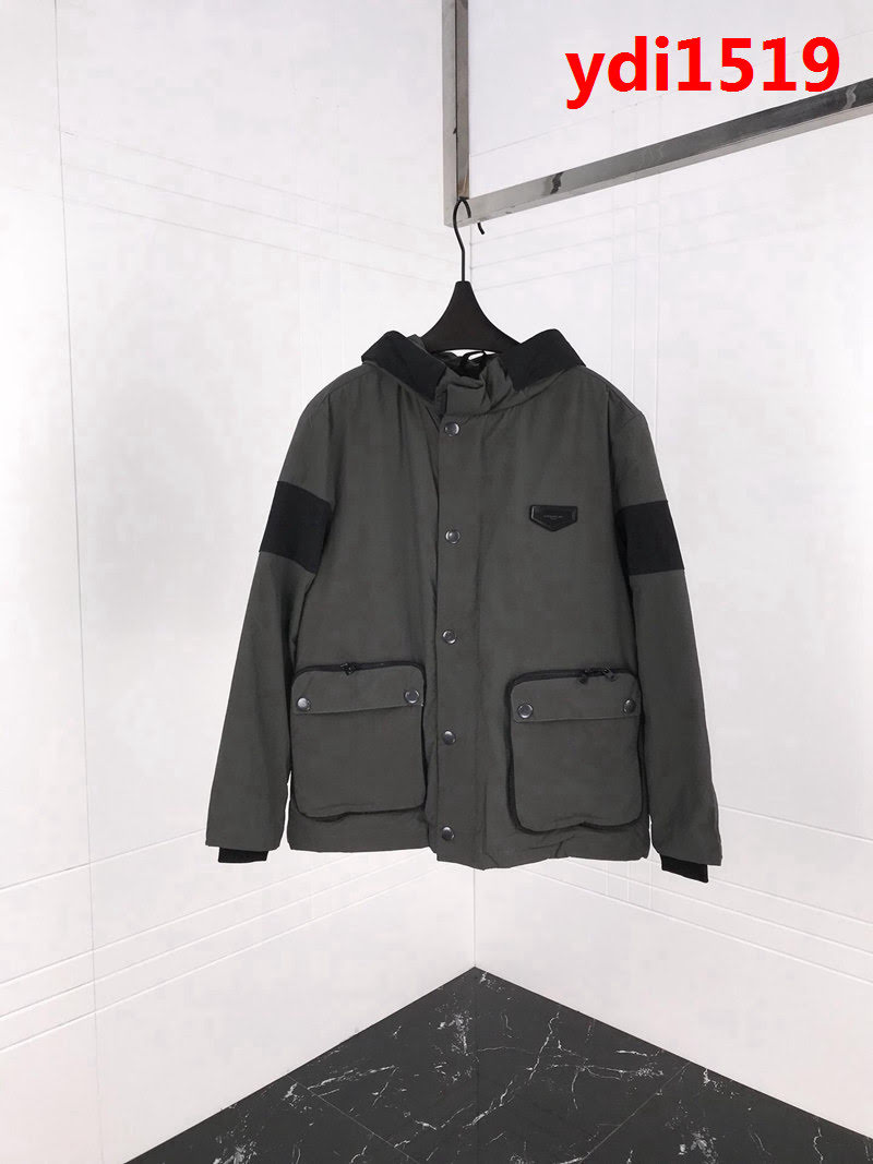 GVC紀梵希 18SS秋冬新款 背後品牌字母刺繡 男款羽絨服 ydi1519