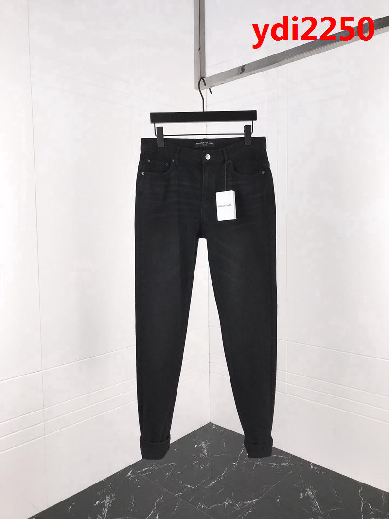 BALENCIAGA巴黎世家 特別款 18ss秋冬新款 男款牛仔褲 背後腰部字母印花款 ydi2250