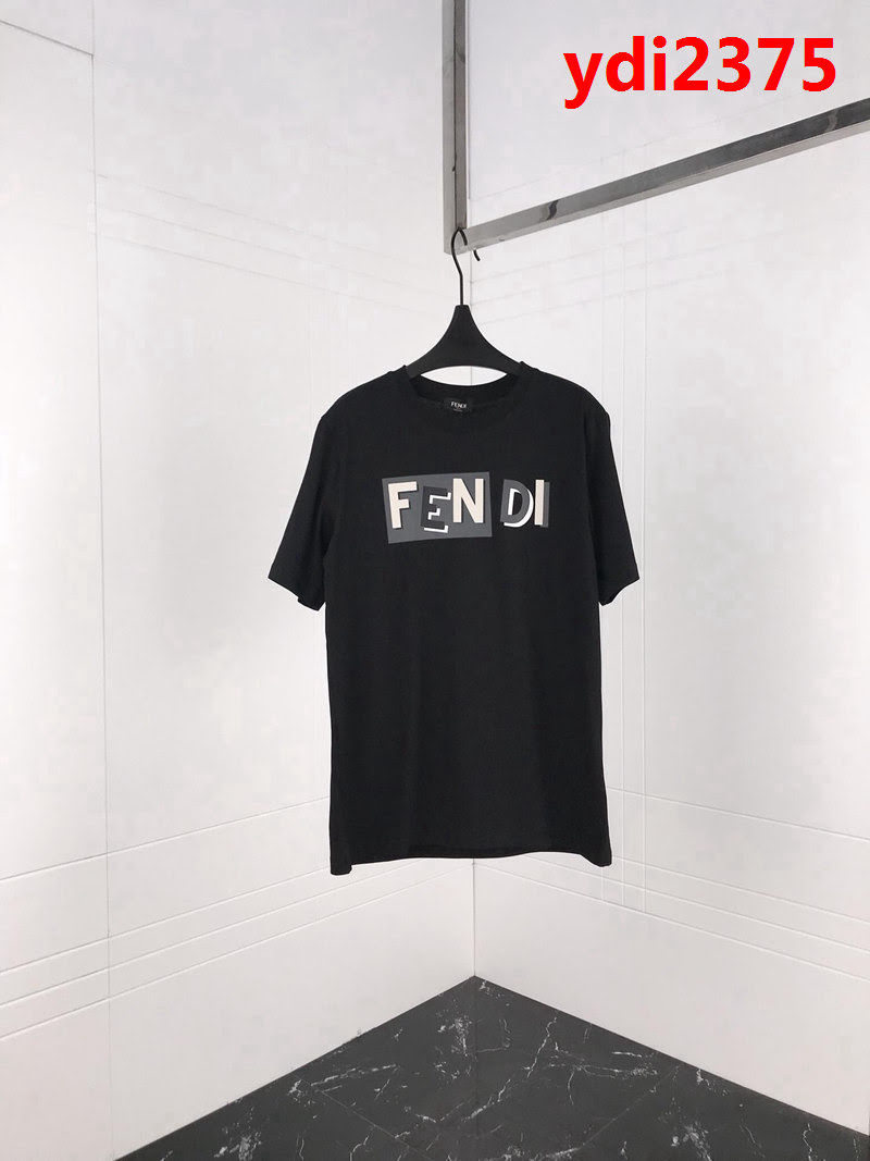Fend芬迪 19ss早春新款 官網同步發售 錯亂字母印花 白色男款短袖 ydi2375