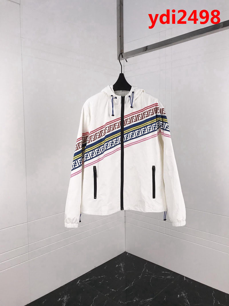 FENDI芬迪 系列款 19ss春季斜杠印花 定制科技折痕面料 男款風衣外套 ydi2498