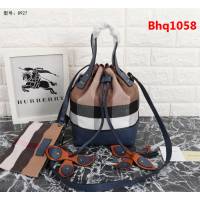BURBERRY巴寶莉 原單 爆款 實用耐久 Canvas 格紋水桶包 搭配可拆式拉鏈零錢袋 803231  Bhq1058