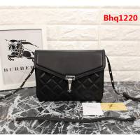BURBERRY巴寶莉 時裝秀主打配飾 羔羊皮女款斜挎包 18235  Bhq1220