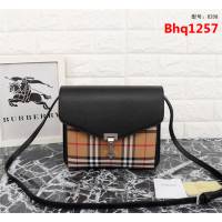 BURBERRY巴寶莉 原單 新款爆款 斜背包 卸下斜背帶兼作手拿包 8208  Bhq1257
