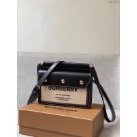 Burberry專櫃新款女包 白色帆布拼接小牛皮巴寶莉單肩斜挎包  db1025