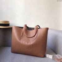 Burberry專櫃新款女包 大號Burberry壓花徽章 巴寶莉敞口托特包  db1086