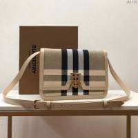Burberry專櫃新款女包 巴寶莉TB專屬標識鎖扣包肩背斜背女包  db1133