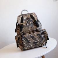 Burberry專櫃新款雙肩包 巴寶莉The Rucksack中號專屬標識印花尼龍軍旅背包  db1176