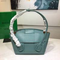 Bottega veneta高端女包 寶緹嘉爆款THE ARCO編織款手提包  BV經典款蝙蝠包  gxz1110